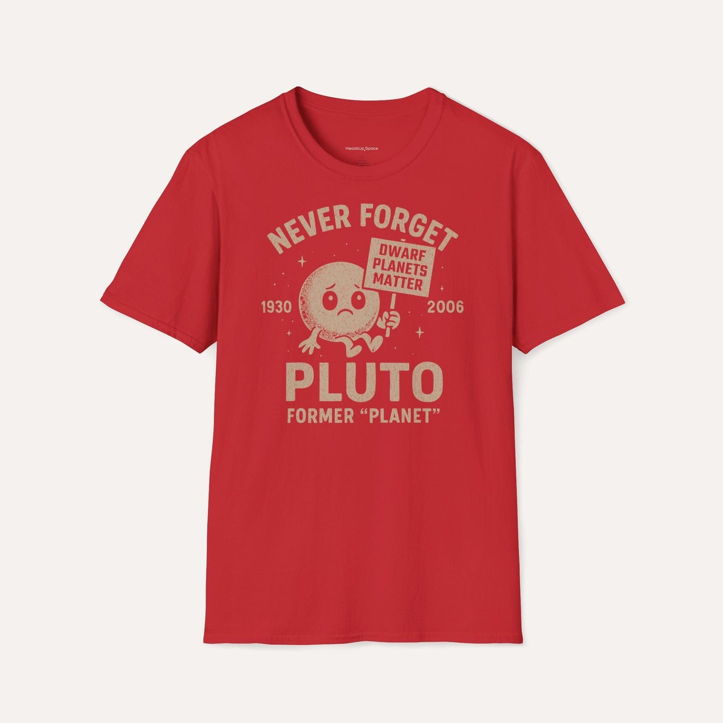 Never Forget Pluto – Dwarf Planet Tribute Tee DE