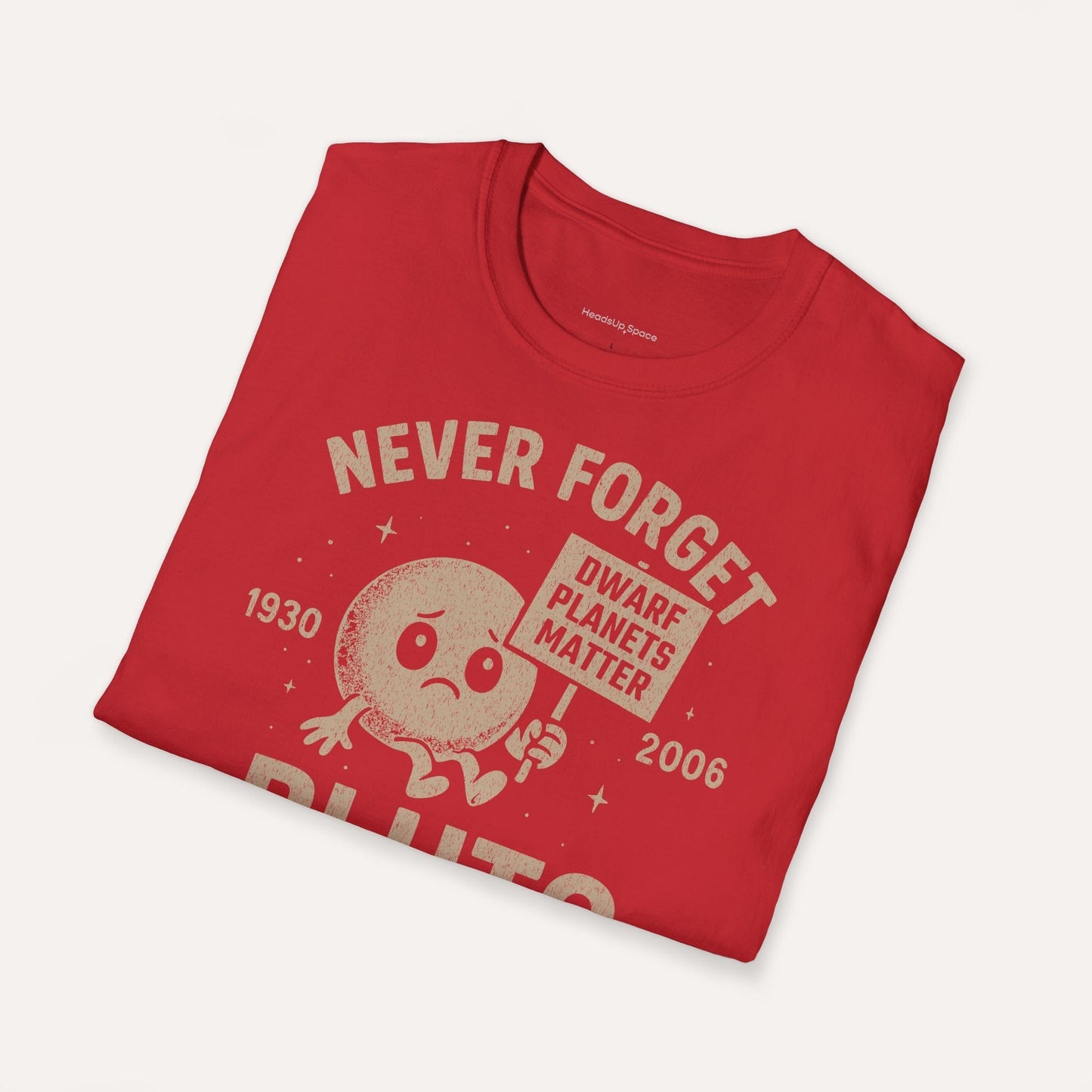 Never Forget Pluto – Dwarf Planet Tribute Tee DE