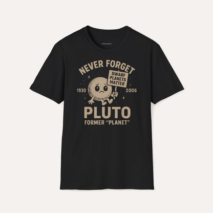 Never Forget Pluto – Dwarf Planet Tribute Tee DE