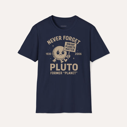 Never Forget Pluto – Dwarf Planet Tribute Tee DE